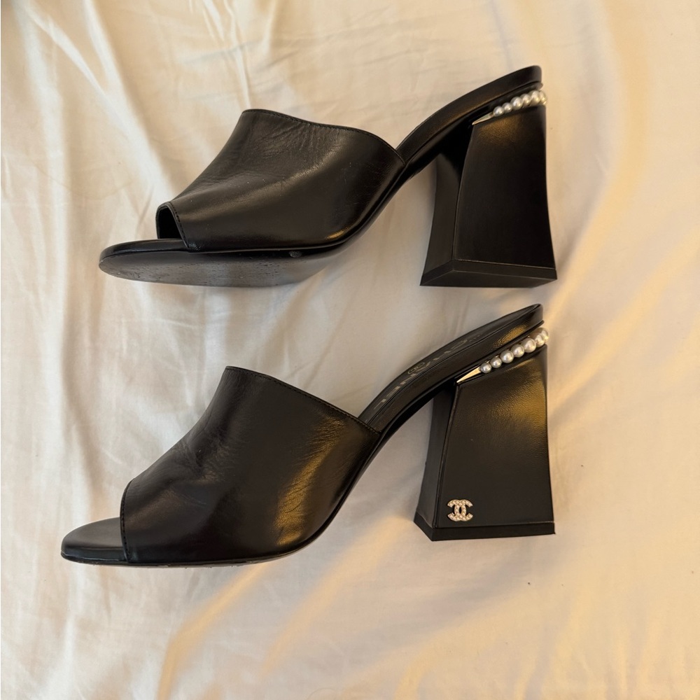 CHANEL Black Sandals with Pearl Accent